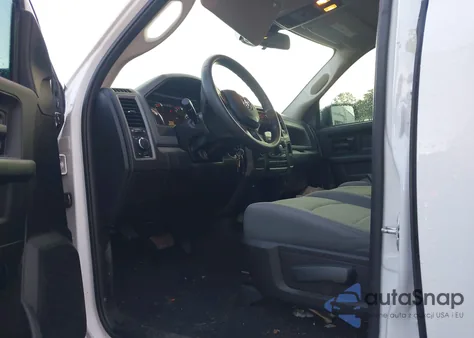 2020 Ram 1500 Classic Tradesman 4X2 6'4 Box z USA, uszkodzony, nr VIN 1C6RR6FG8LS160972